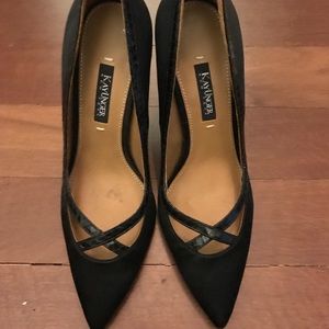 Black Pump with cross cross leather detail